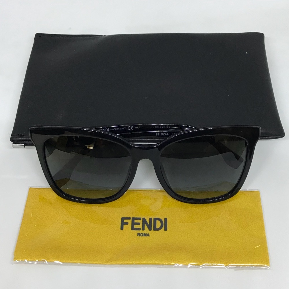 Fendi Sunglasses Woman’s - Picture 2 of 7